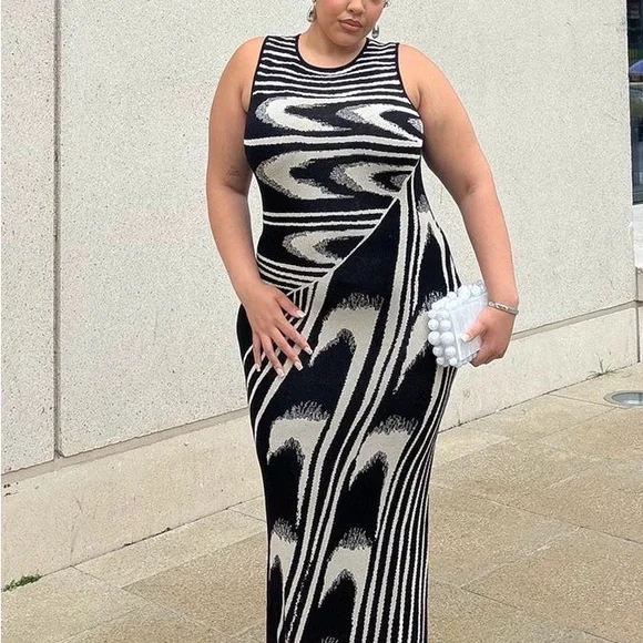 NWT!-Fashion Nova Black and Cream Sleeveless Maxi Dress - Picture 4 of 6